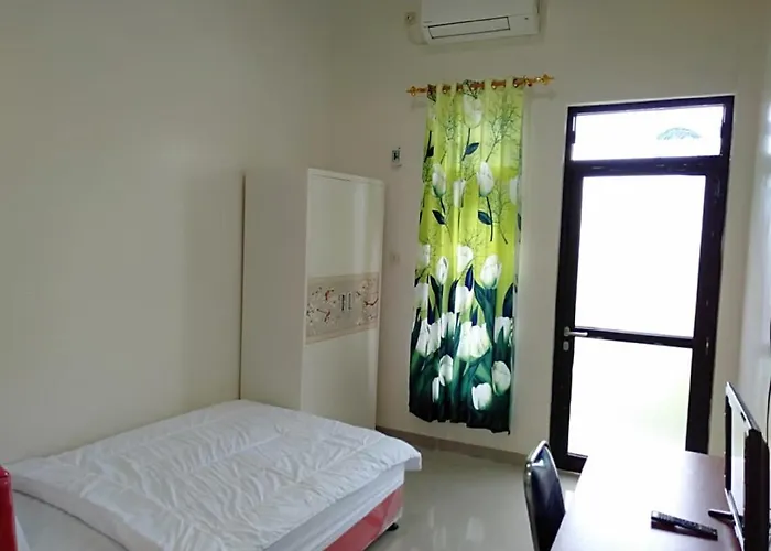 Oyo 90930 Wisma Hana Hani